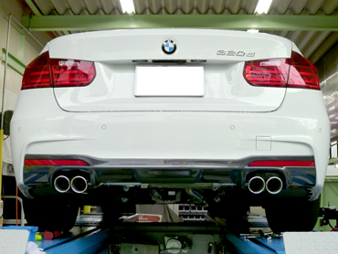BMW F30 320d マフラー取り付け後